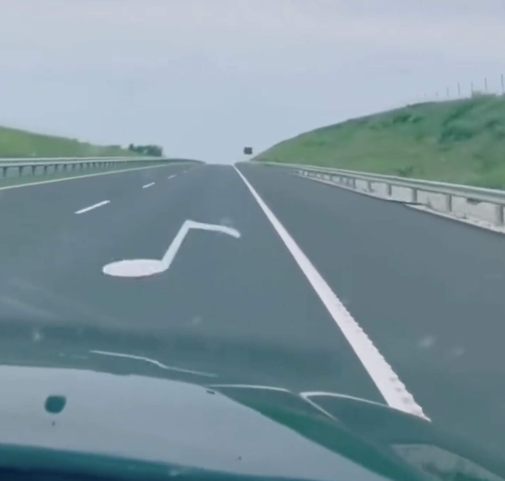 Uma estrada que dá música? Existe e fica na Hungria (mas tem de andar à velocidade certa). Veja o vídeo