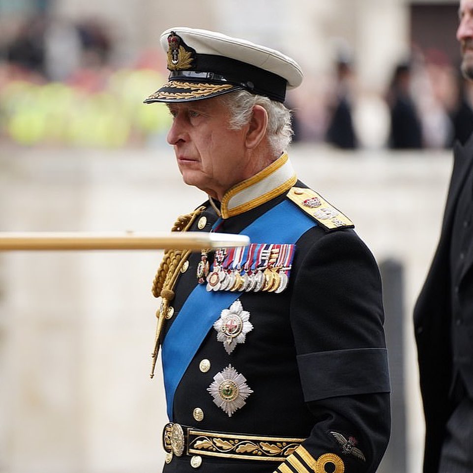 “The Crown”. Coroa britânica quer proteger o Rei Carlos III da imagem de traidor que vai ser passada na série