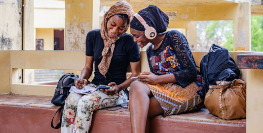 43% da população mundial está fora da internet móvel. Custos e falta de literacia estão entre os motivos