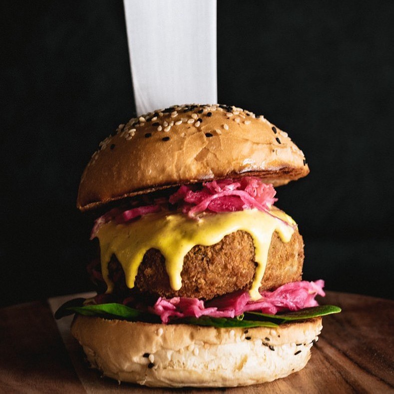 Um restaurante para comer em casa. O hambúrguer de falafel do novo 26B Vegan Street Food, em Lisboa