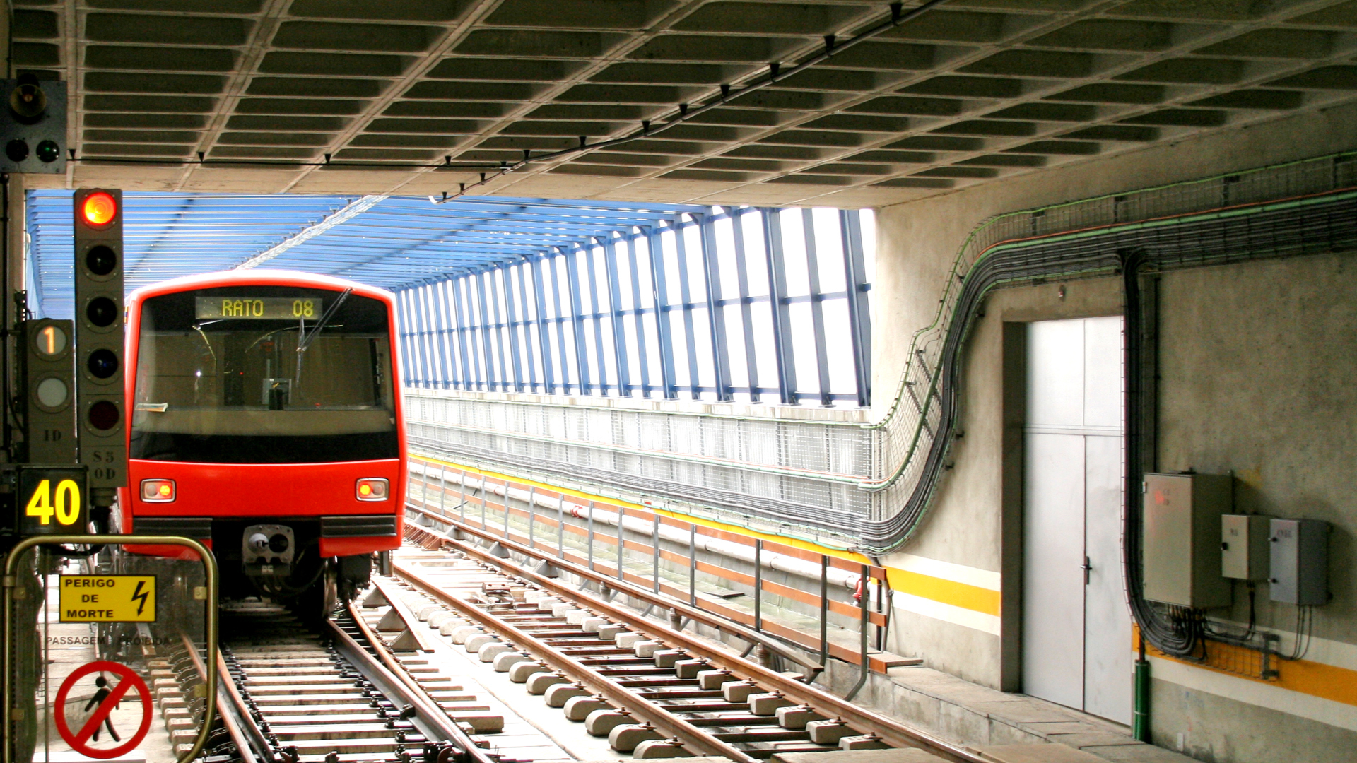 Diga adeus às filas. Agora pode carregar o passe dos transportes de Lisboa no telemóvel