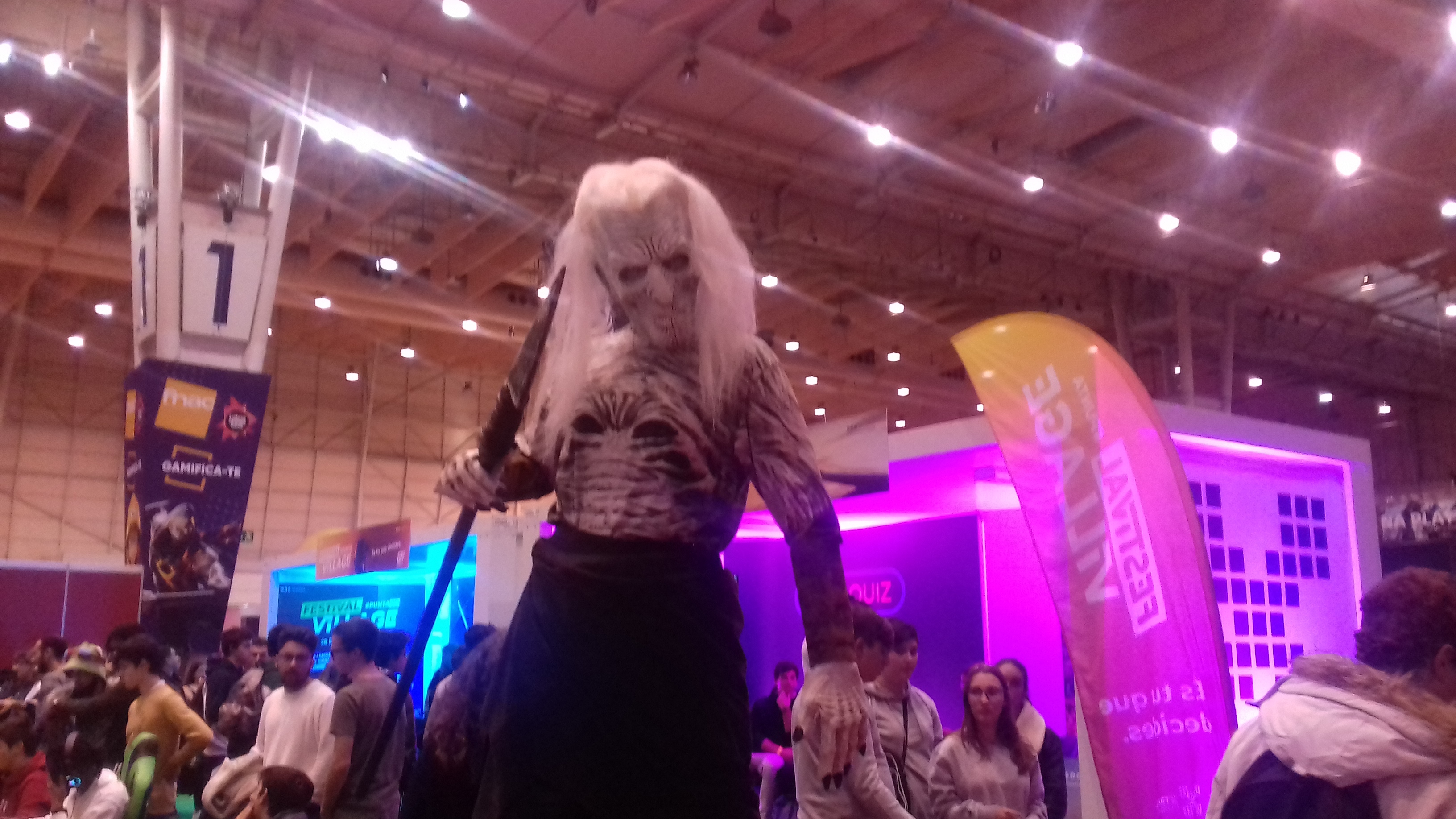 Lindsay Lohan foi pedida em casamento. Veja o deslumbrante anel de noivado da atriz