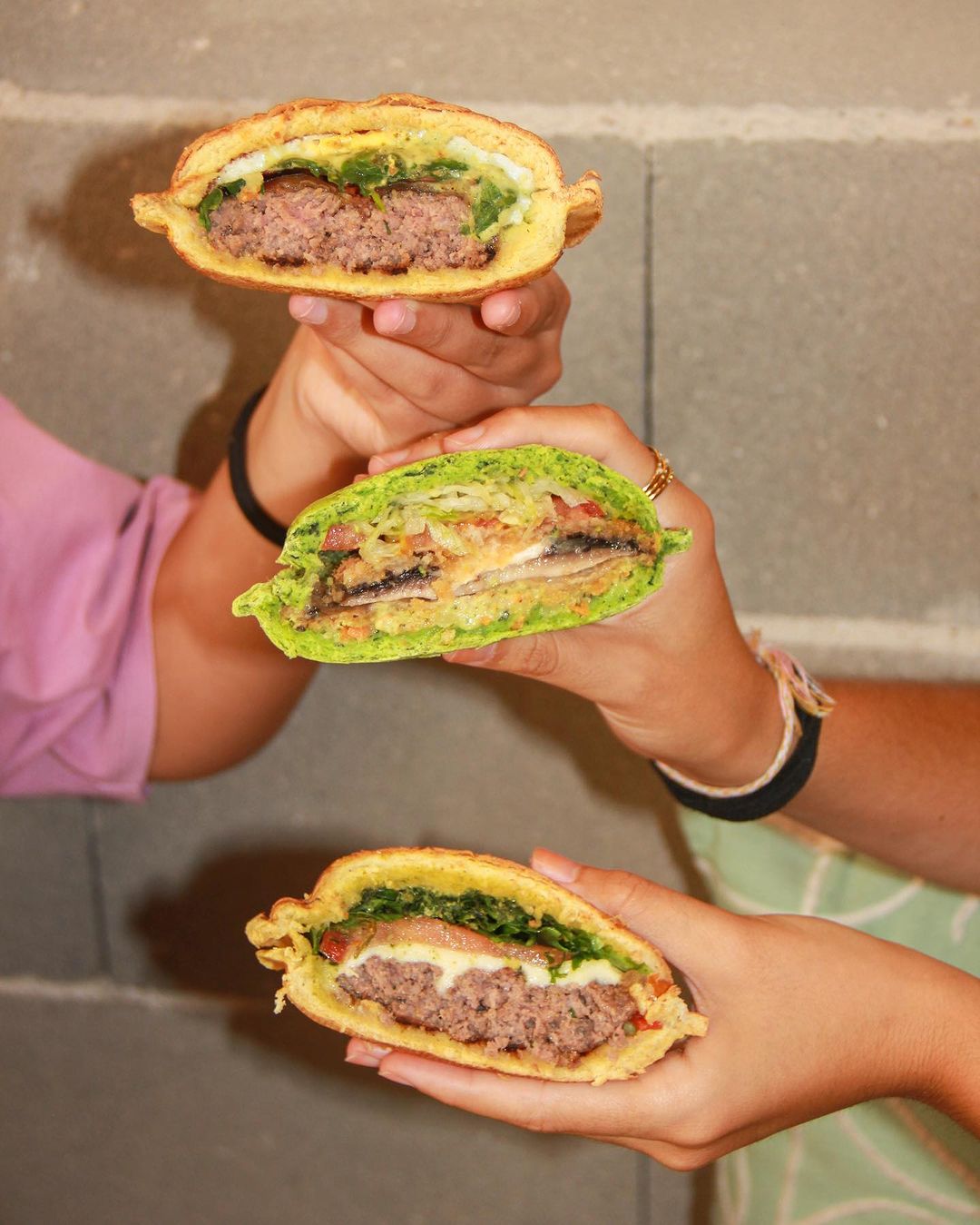 Tem 2 dias para aproveitar hambúrgueres e nachos suculentos a metade do preço. Saiba onde