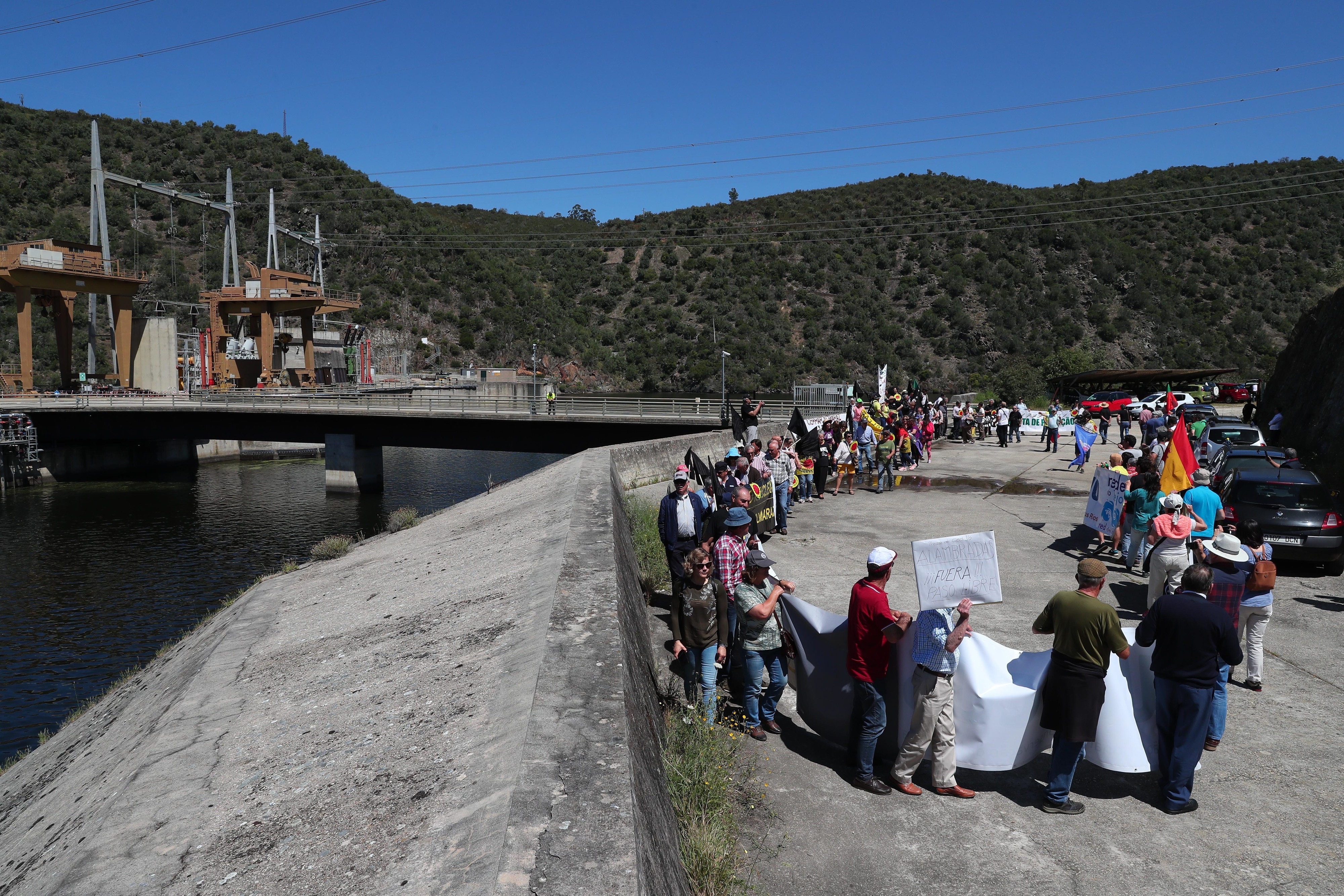 Milhares manifestam-se na vizinha Almaraz a favor da central nuclear