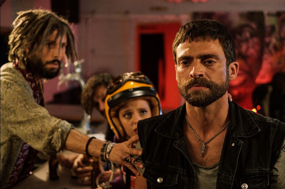 “Sei que foste tu que envenenaste os cavalos com tofu”. Como foi a estreia de “Pôr do Sol”, da RTP