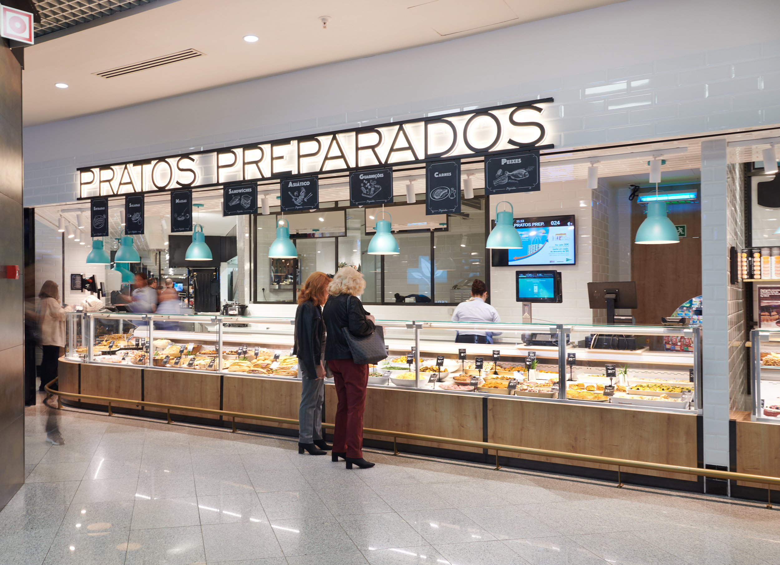 Adeus, filas. O El Corte Inglés renovou três espaços da restauração (e pode tirar senha através do telemóvel)