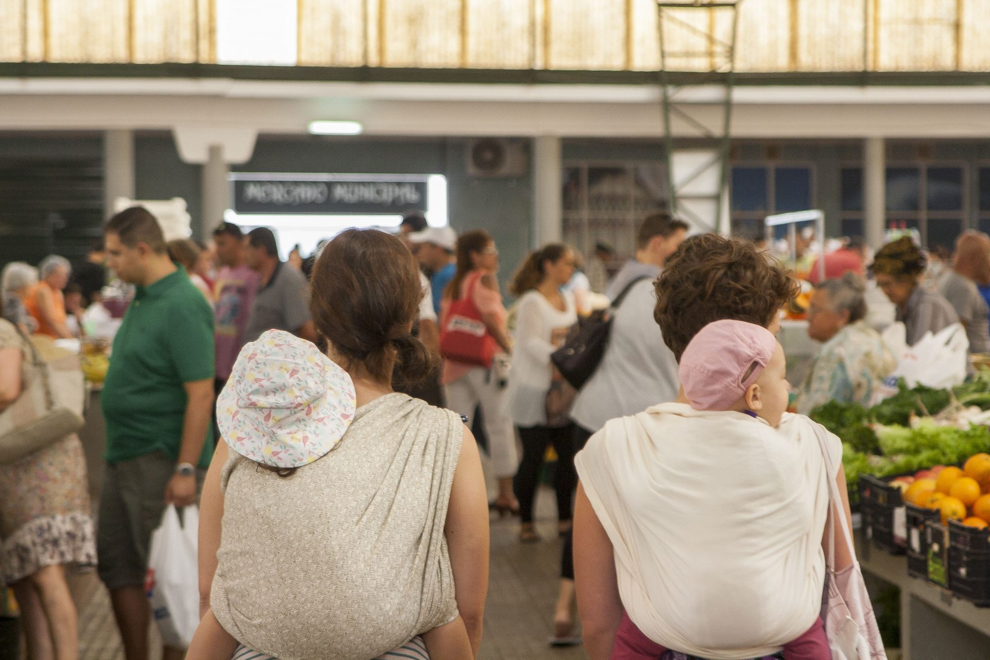 Babywearing. São as opiniões das consultoras mais válidas do que as dos pediatras?