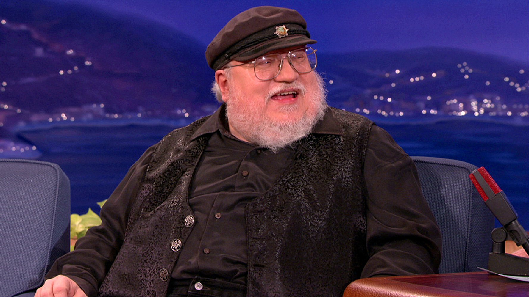O novo livro de George R.R. Martin chega este ano — e não é aquele que os fãs mais querem ler