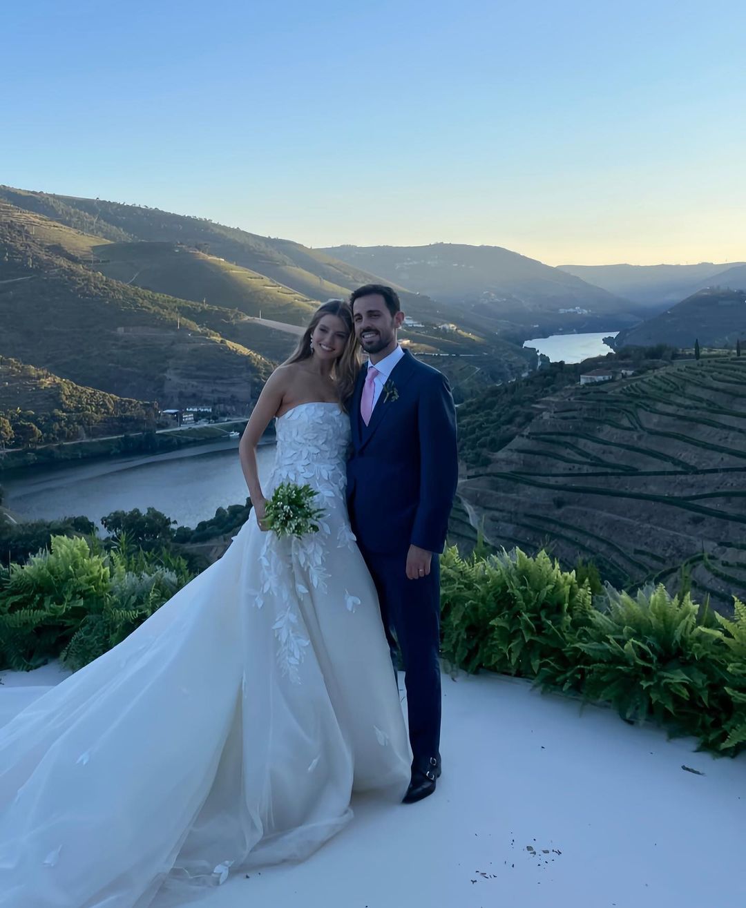 Bernardo Silva e Inês Degener Tomaz deram o nó. Veja os famosos que estiveram na cerimónia