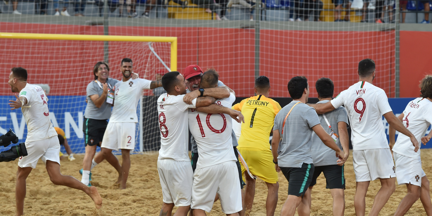 Melhor Jogador de futebol de praia do Mundo está novamente nomeado para o  prémio em 2021 – Região de Leiria