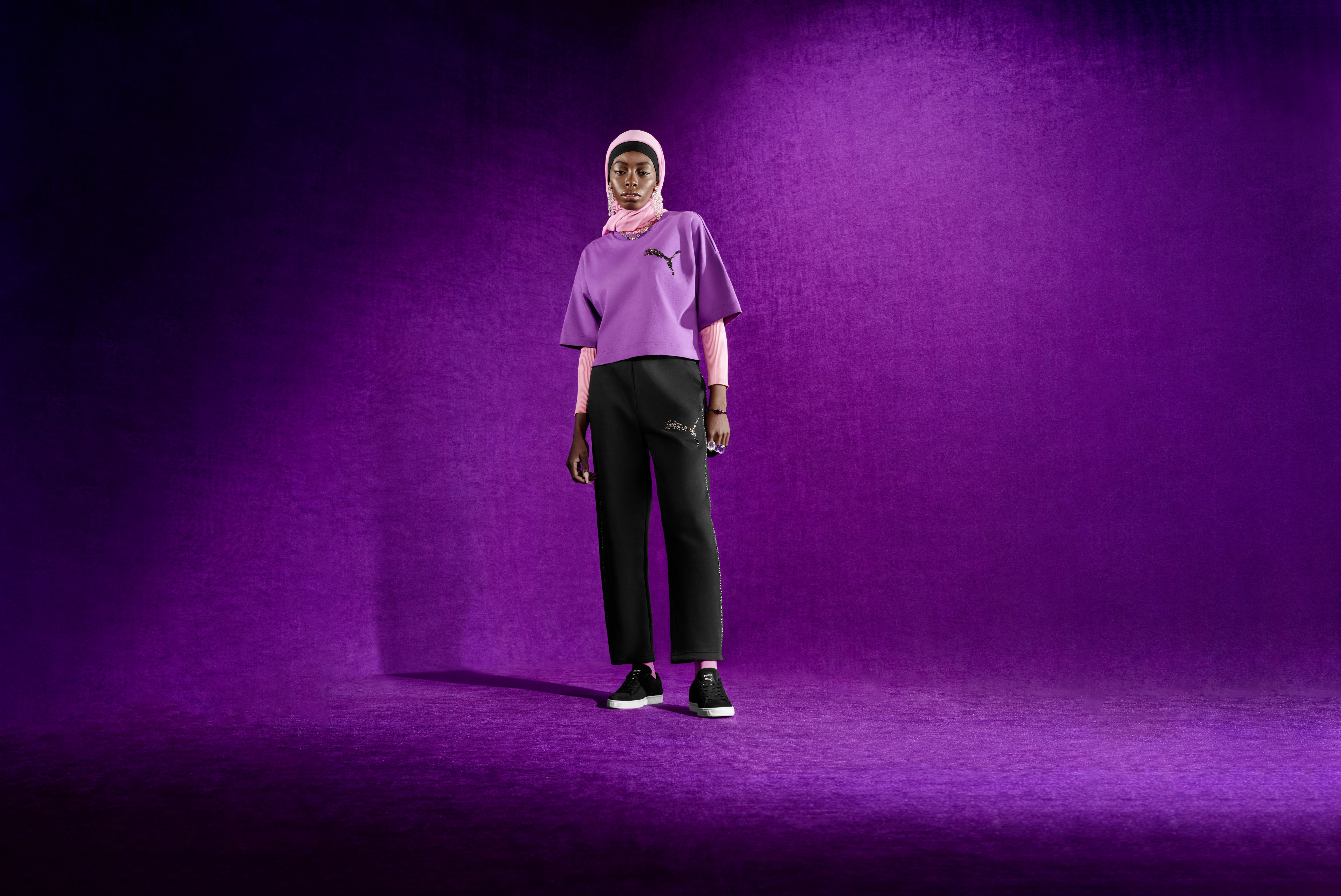 PUMA lança coleção desportiva com cristais Swarovski – e há “bling bling” da cabeça aos pés