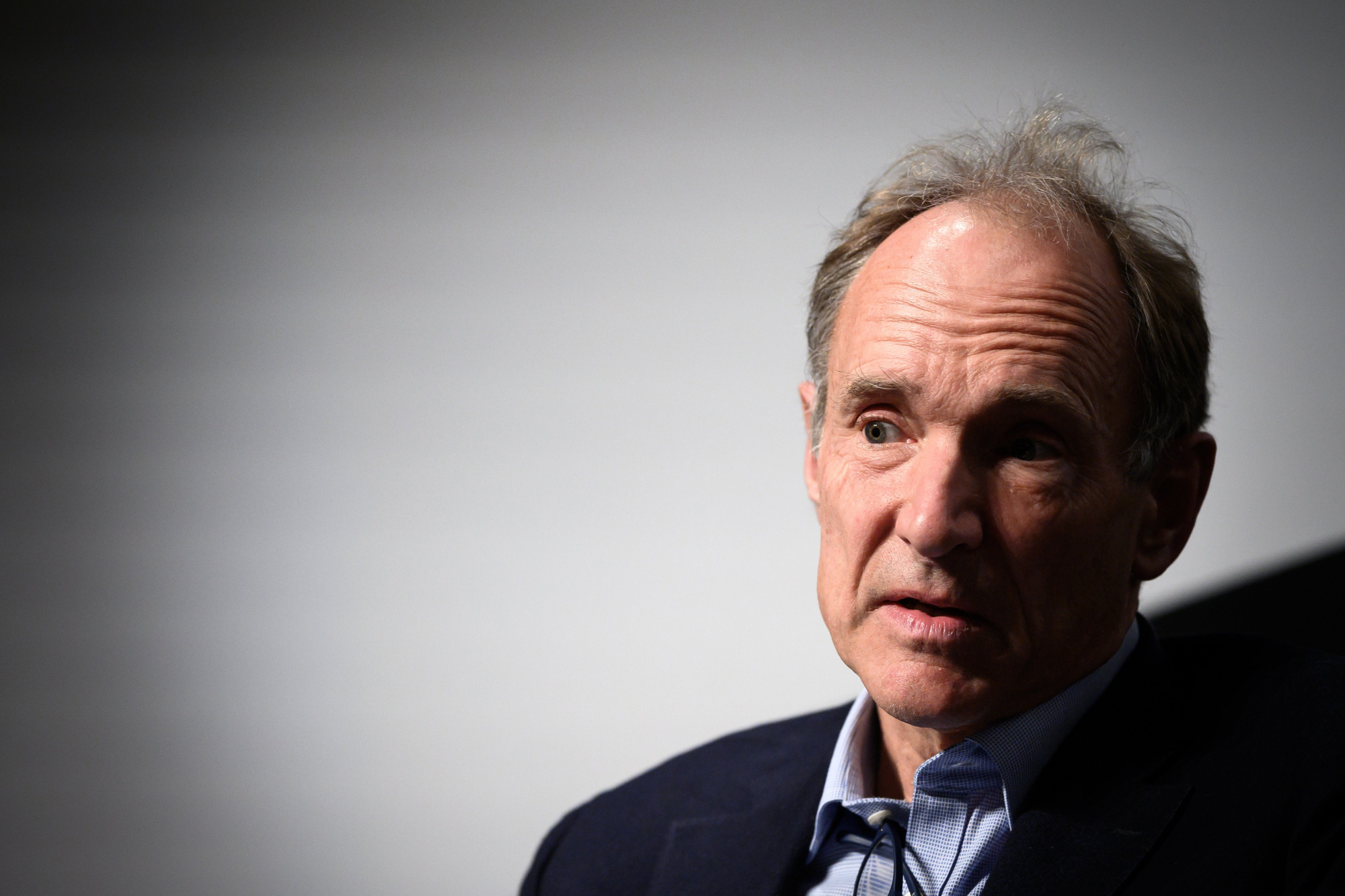 A Web faz 30 anos e o fundador está preocupado. “Tornou mais fácil serem cometidos todos os tipos de crimes”