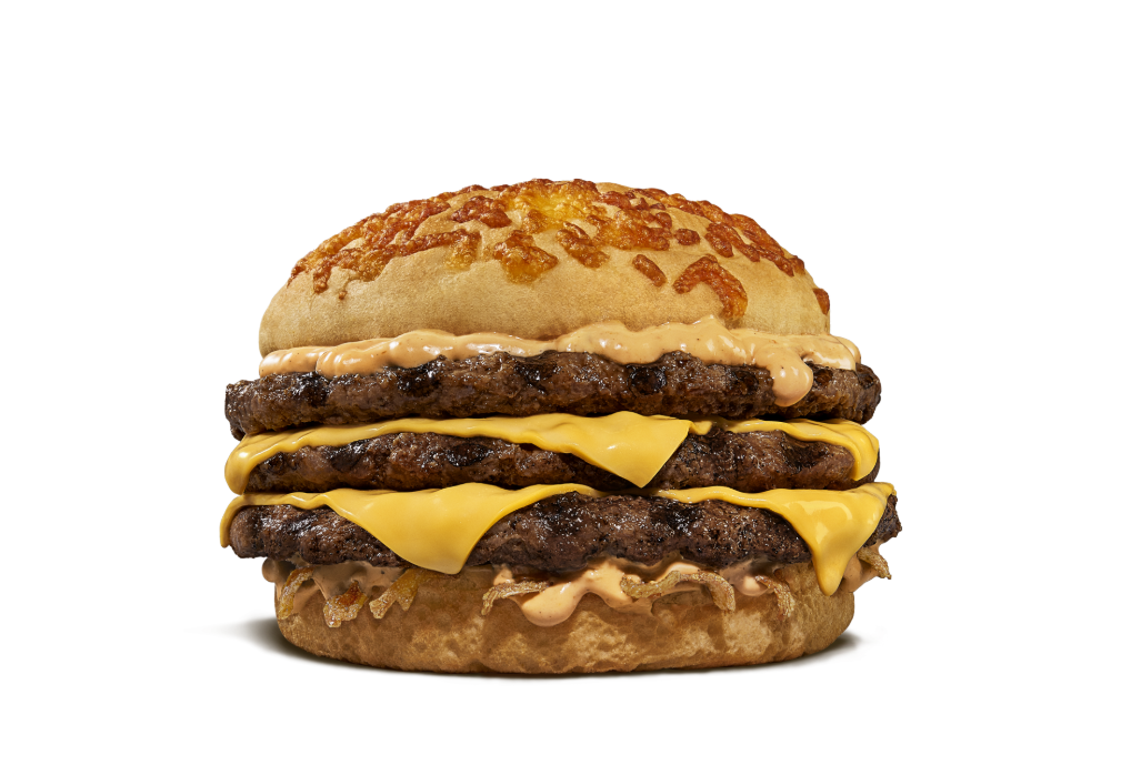 Burger King lança novo hambúrguer de edição limitada com pão de cheddar (e pode pedir até 3 carnes)
