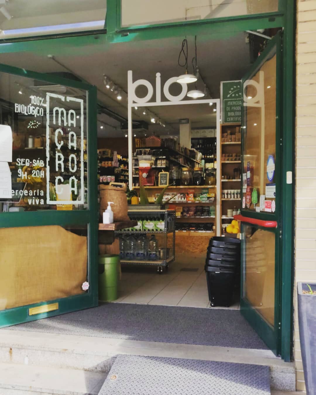 Maçaroca. A mercearia do Porto com uma máquina de fazer manteiga de frutos secos na hora