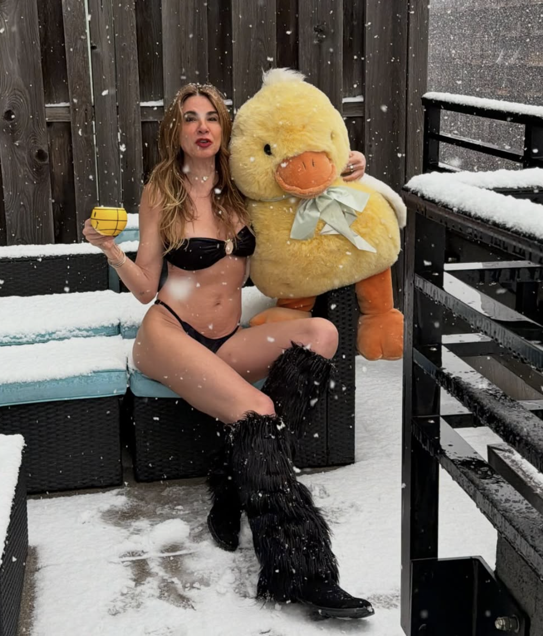 Luciana Gimenez em biquini em Nova Iorque no meio de um nevão Luciana Gimenez em biquini em Nova Iorque no meio de um nevão