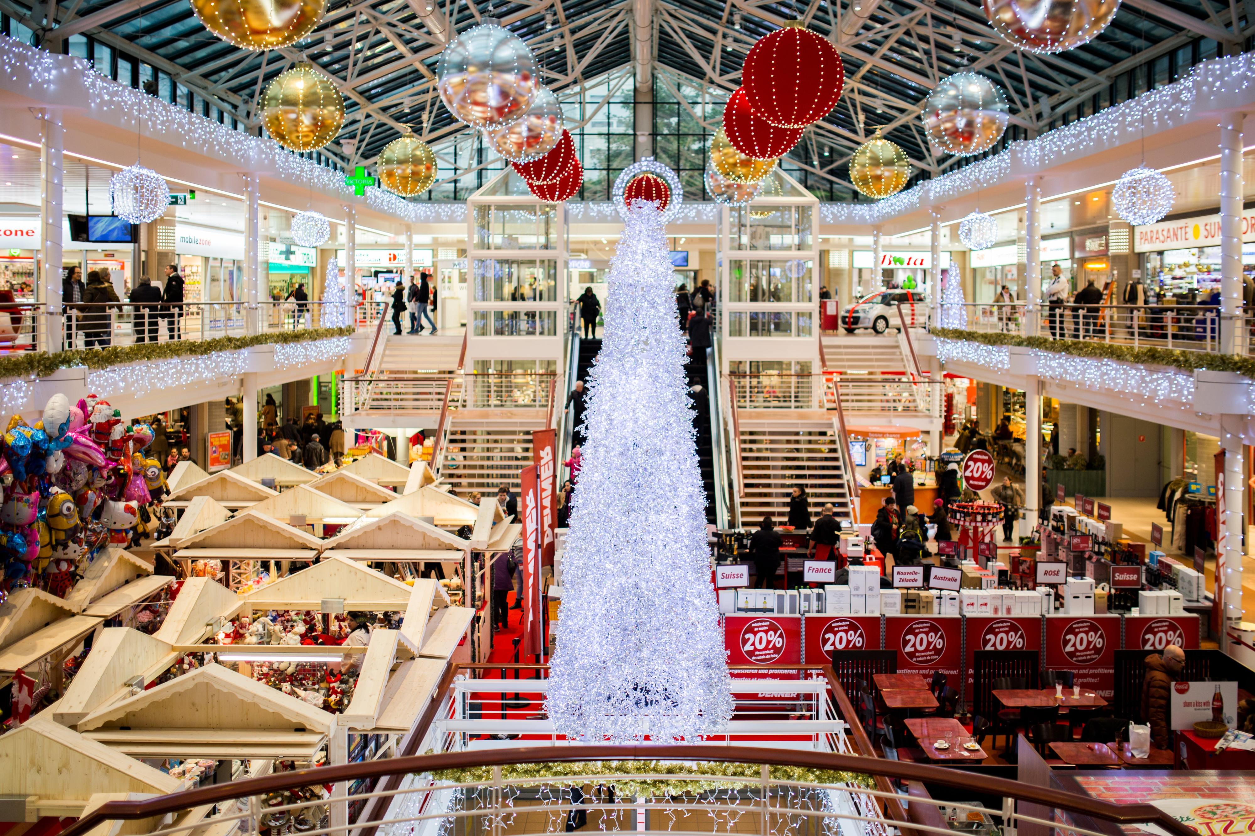 14 dicas para poupar nos presentes e na mesa de Natal