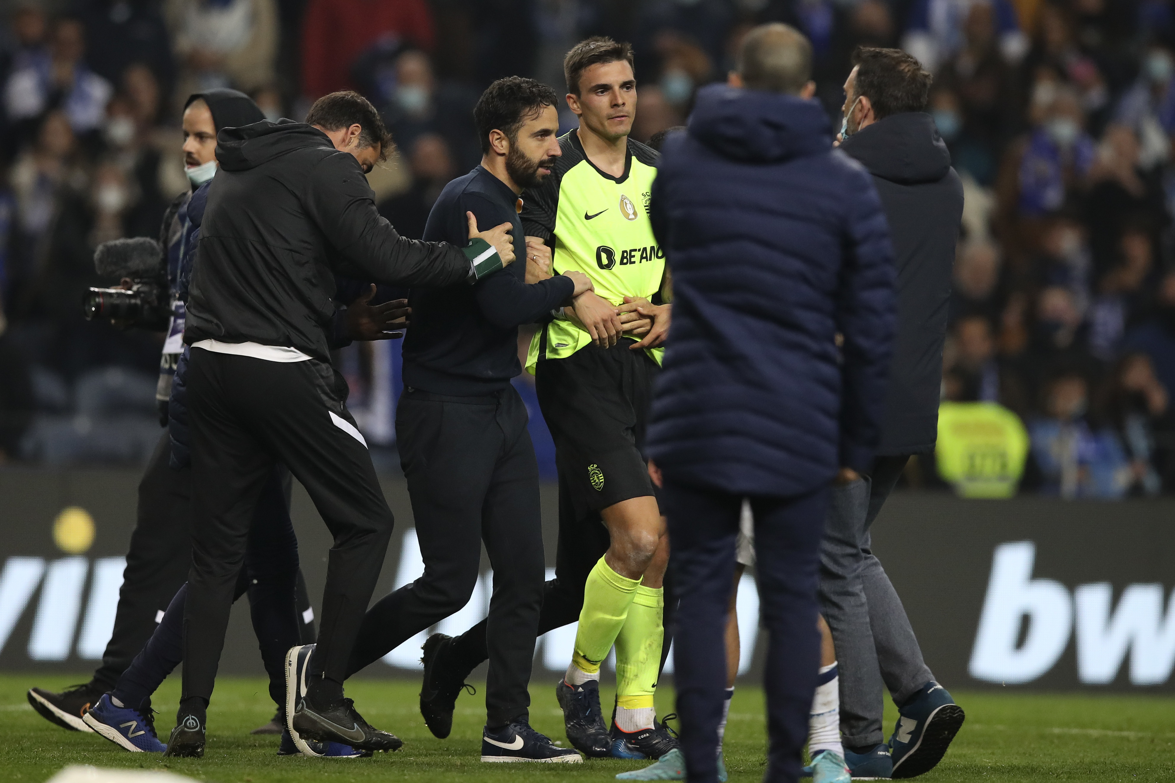 Dragão interditado por dois jogos devido aos incidentes no FC