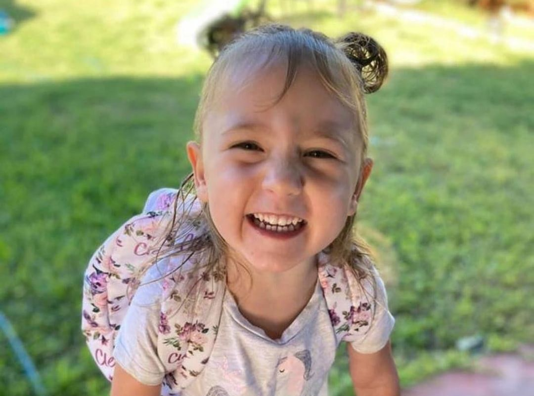 Austrália. Menina de 4 anos encontrada com vida. Estava desaparecida há 18 dias