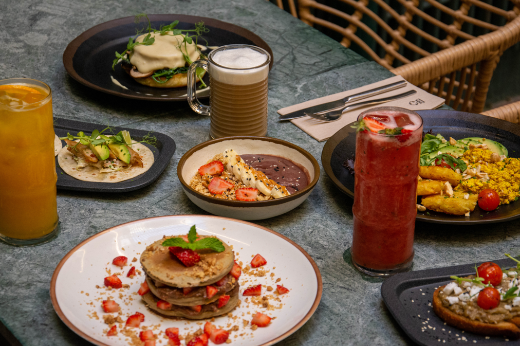 Saiba onde pode provar este brunch que custa menos de 13€ e onde todos os pratos são vegan