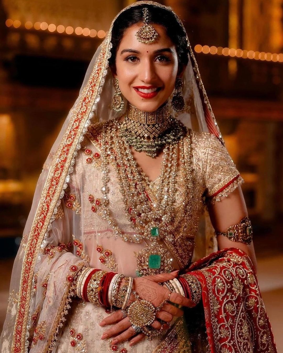 Das 5 filas de diamantes às esmeraldas, tudo sobre o colar da noiva do “casamento do século”