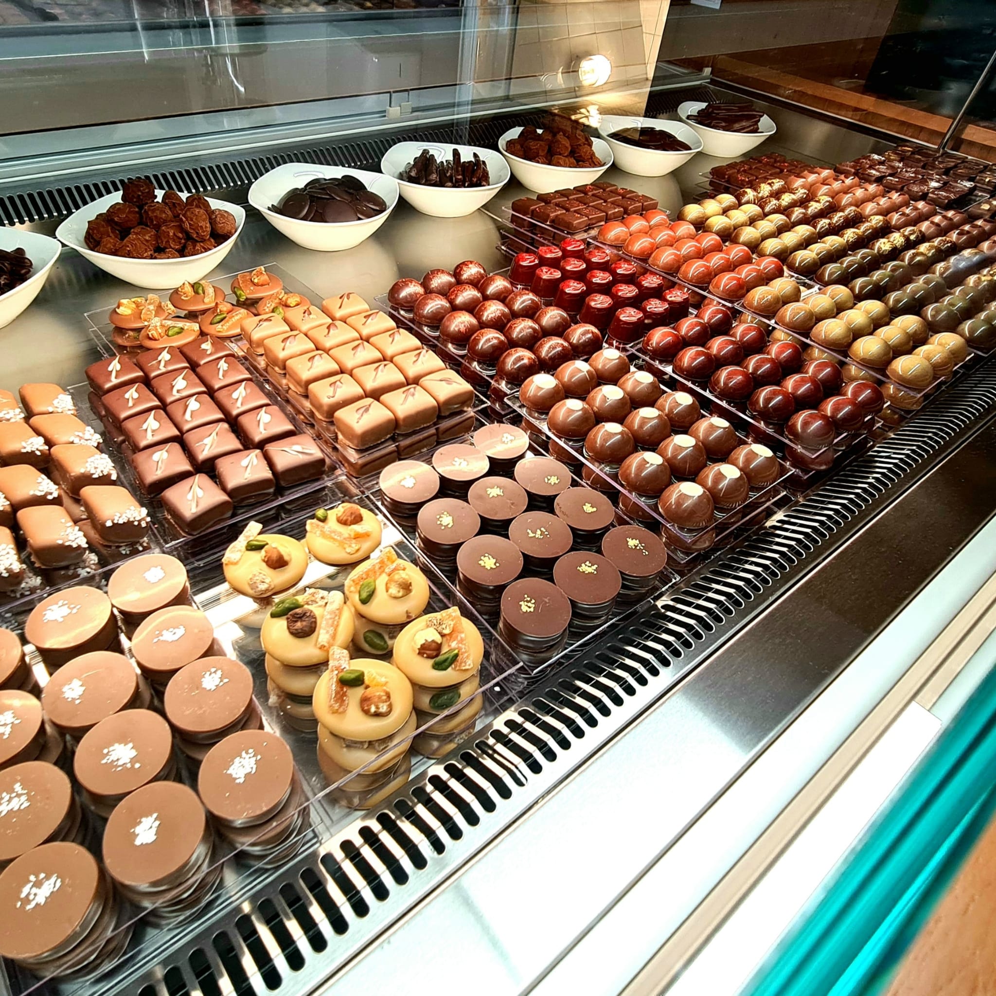 Não está a sonhar: já há um buffet de mousses de chocolate em Sintra (com bombons à mistura)