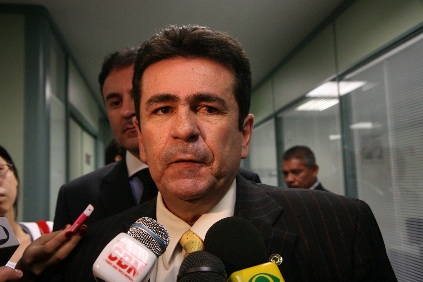 A nova série da Netflix sobre um apresentador que mandava matar para ganhar audiências