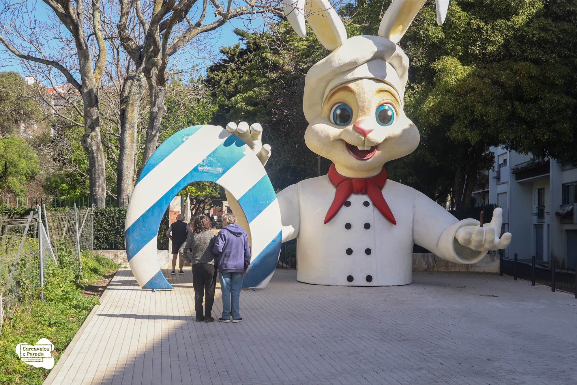 Páscoa na Vila. Este evento com carrossel, comboio e pinturas faciais tem entrada grátis. Saiba onde acontece