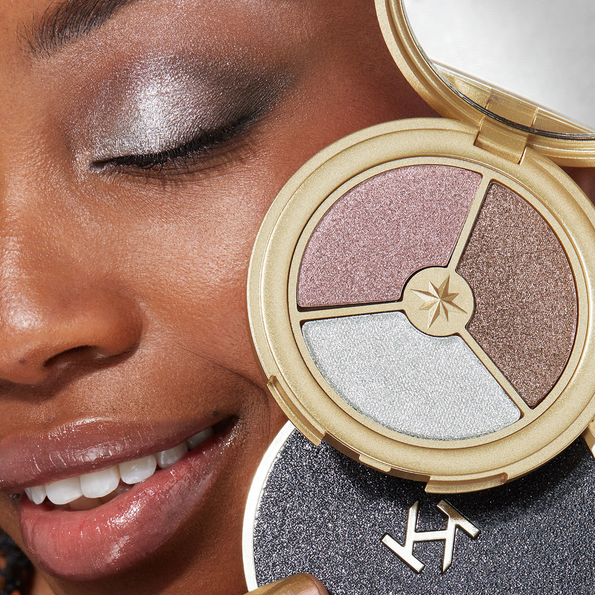 Faltam 2 meses para o Natal e já estamos a pensar nos looks brilhantes com os lançamentos da Kiko Milano