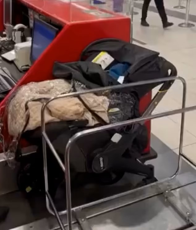 Pais abandonam bebé no aeroporto para não comprarem bilhete extra. Casal foi detido pela polícia