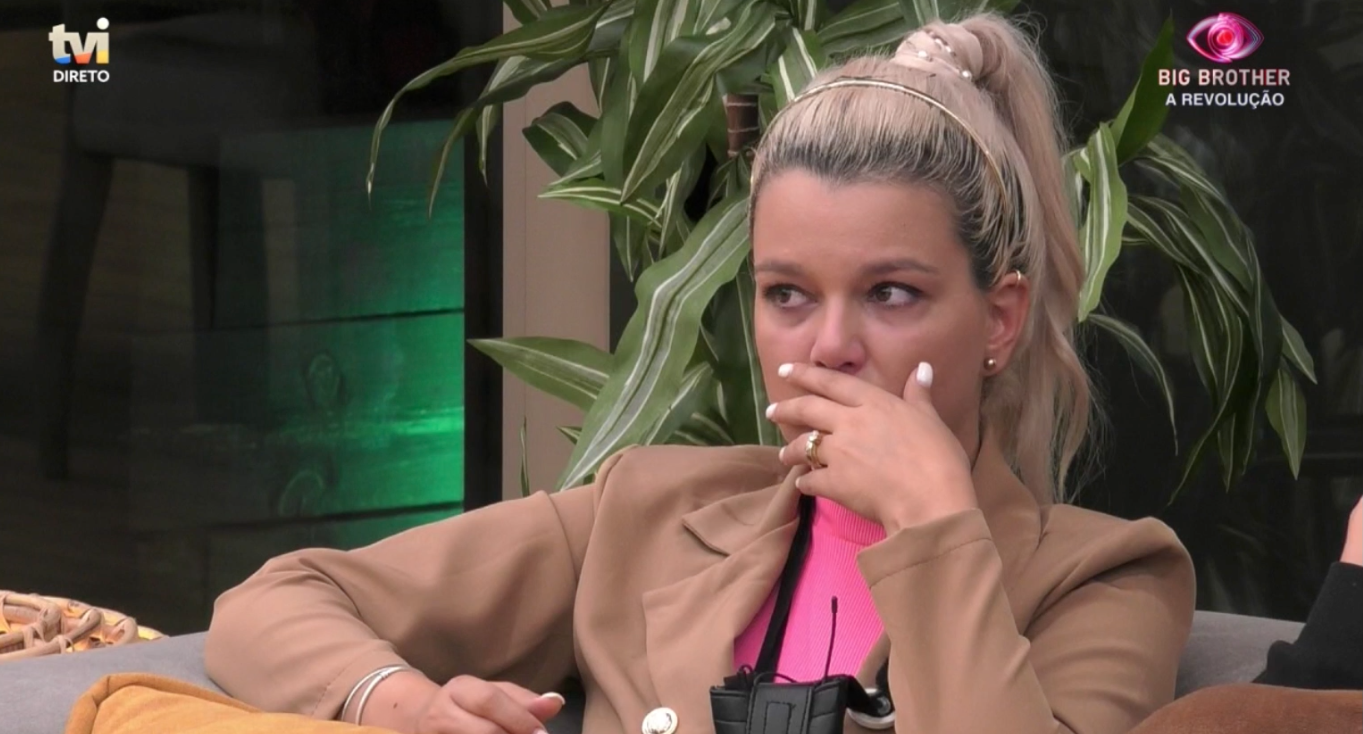 Discussão entre Carina e Pedro leva Liliana às lágrimas: “Ele tem a idade do meu pai, caramba!”