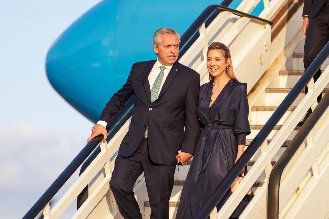 Mulher do ex-presidente da Argentina denuncia-o por violência doméstica (e tem imagens como prova)