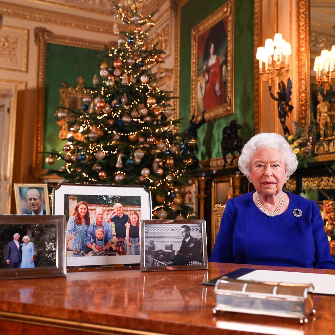 Há uma razão para a rainha Isabel II deixar as decorações de Natal até fevereiro