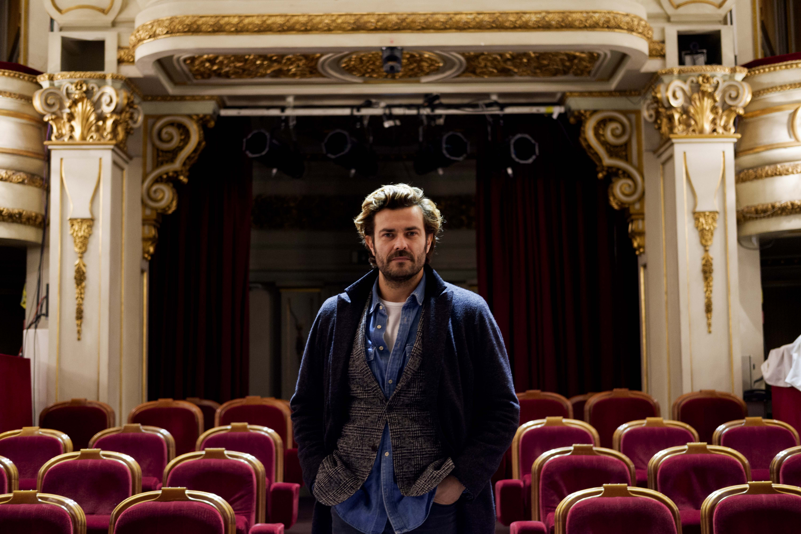 E se Albano Jerónimo mandasse no País? Acabava com o Instagram, melhorava as novelas e punha todos a ir ao teatro