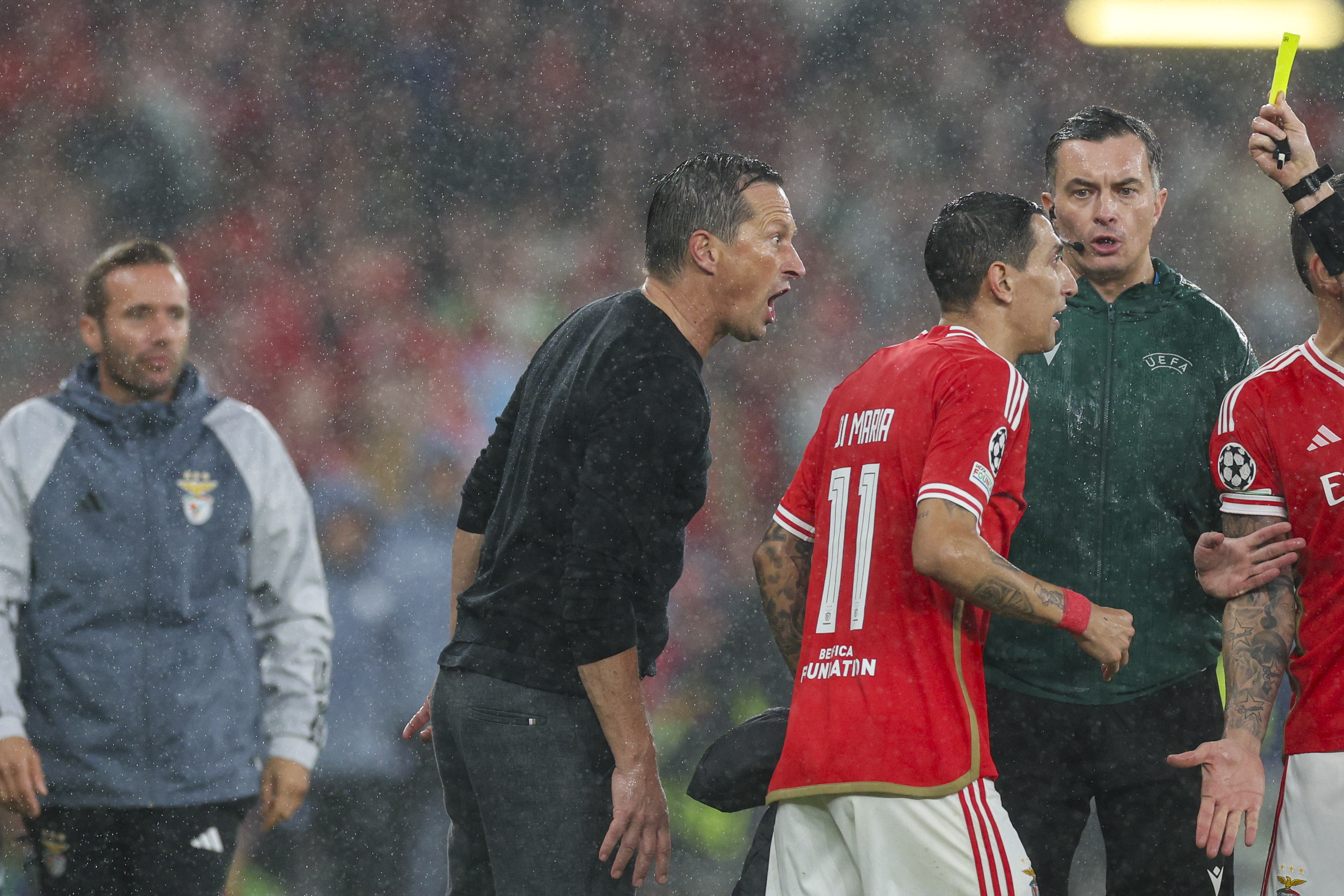 Benfica abre 3 a 0, mas Inter de Milão vai buscar empate heroico