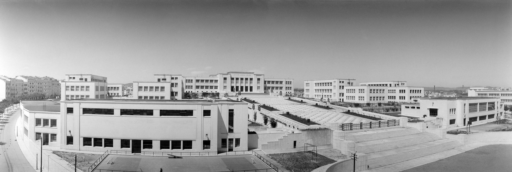 As histórias, os segredos, as lutas políticas e as praxes do Instituto Superior Técnico