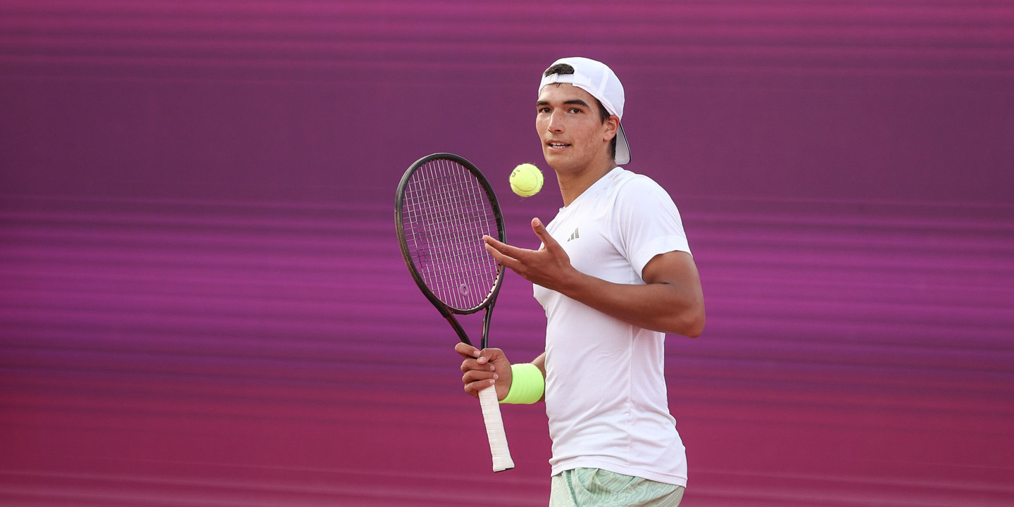 Tenista Henrique Rocha qualificou-se para os quartos de final do challenger de Tenerife