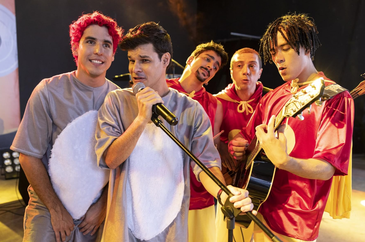 Está a estrear o filme sobre as “Mamonas Assassinas”. E a banda que os interpreta vai atuar no Rock in Rio