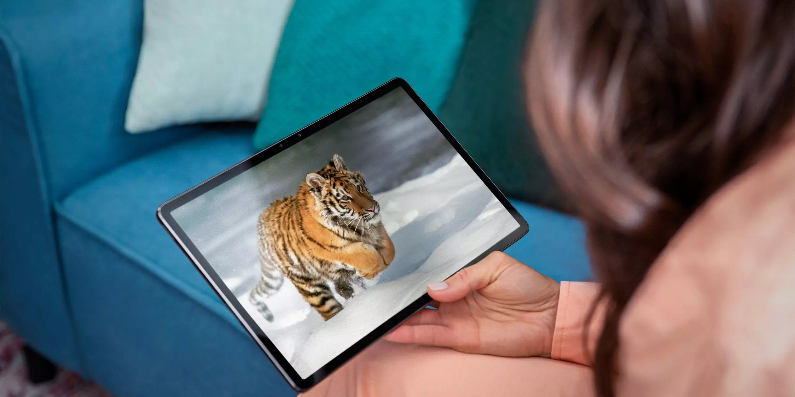 Lenovo apresenta tablets Tab e Smart Clock 2 com base para carregamento de smartphone