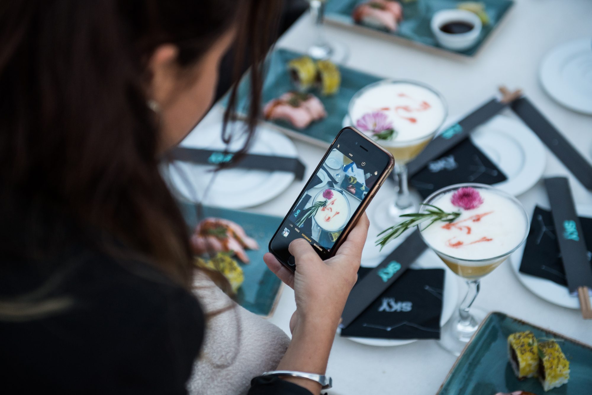 Apanhe boleia de uma carrinha pão de forma e prove cocktails e petiscos