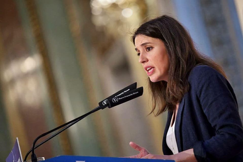 COVID-19. Duas ministras espanholas estiveram 15 dias de quarentena e voltaram a testar positivo para coronavírus. O que se passou?