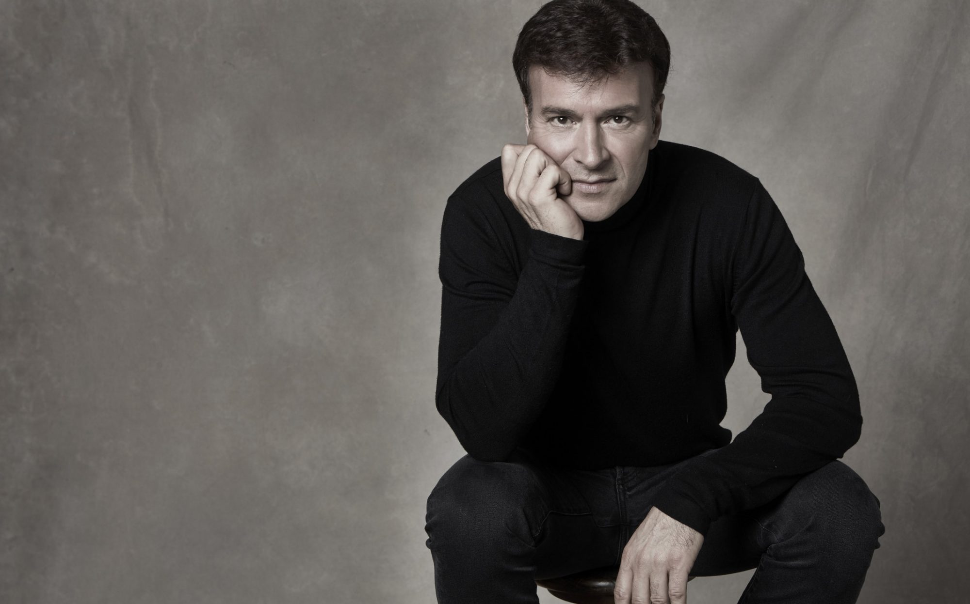 Entrevista: “Tanto canto no Casino Estoril como na feira da alheira em Mirandela”