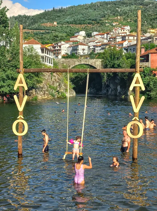 O novo baloiço instagramável de Portugal é um sucesso e fica numa pequena freguesia com 500 habitantes