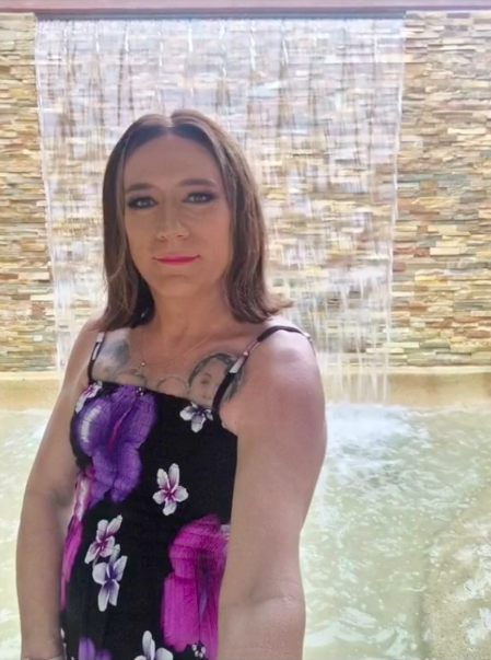 Quem é Rachel Queen Burton, a tiktoker transgénero acusada de abuso sexual de crianças?