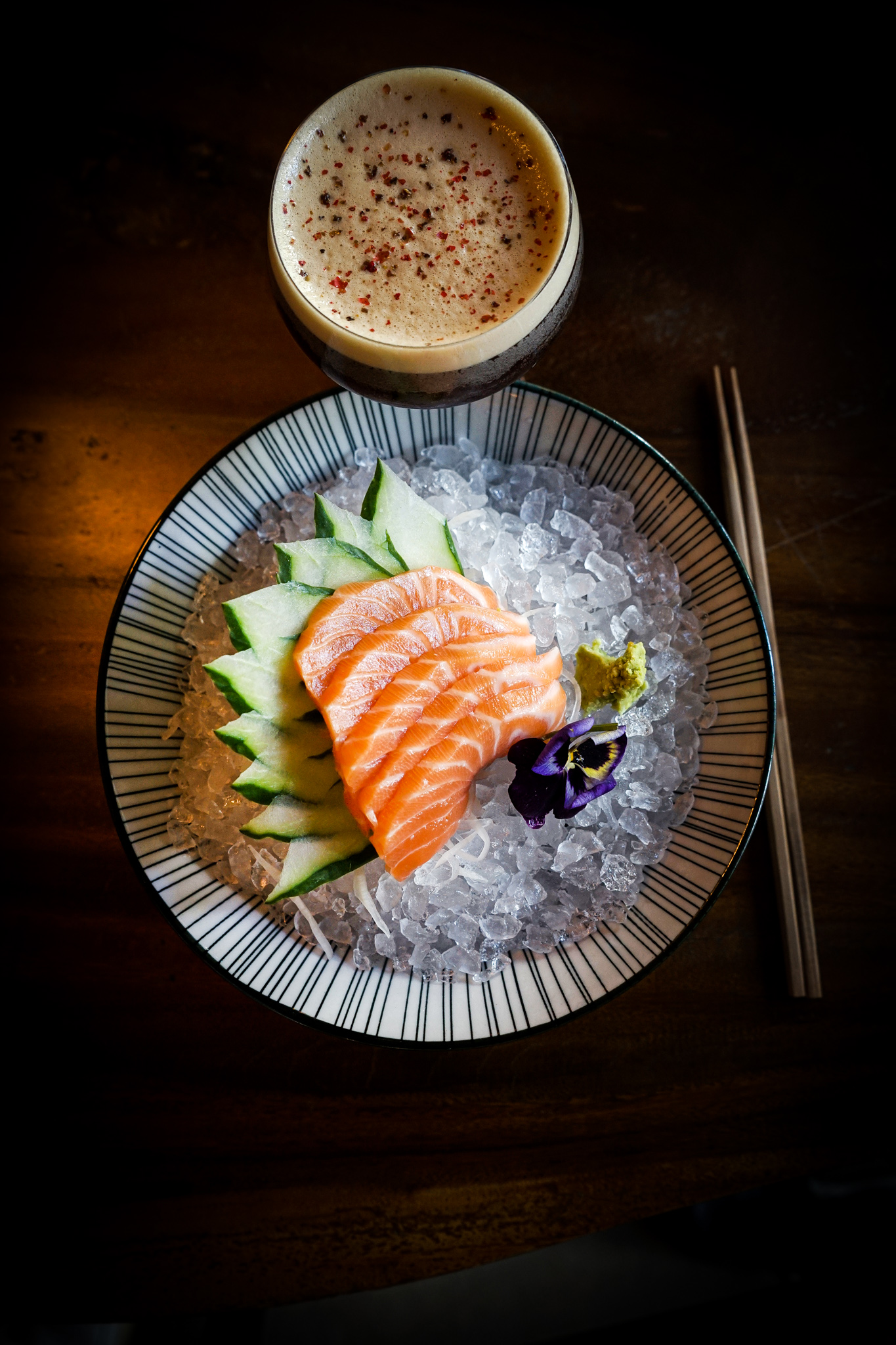 Estávamos fartos de sushi complicado. Fomos ao CRU e restaurámos a fé na Humanidade