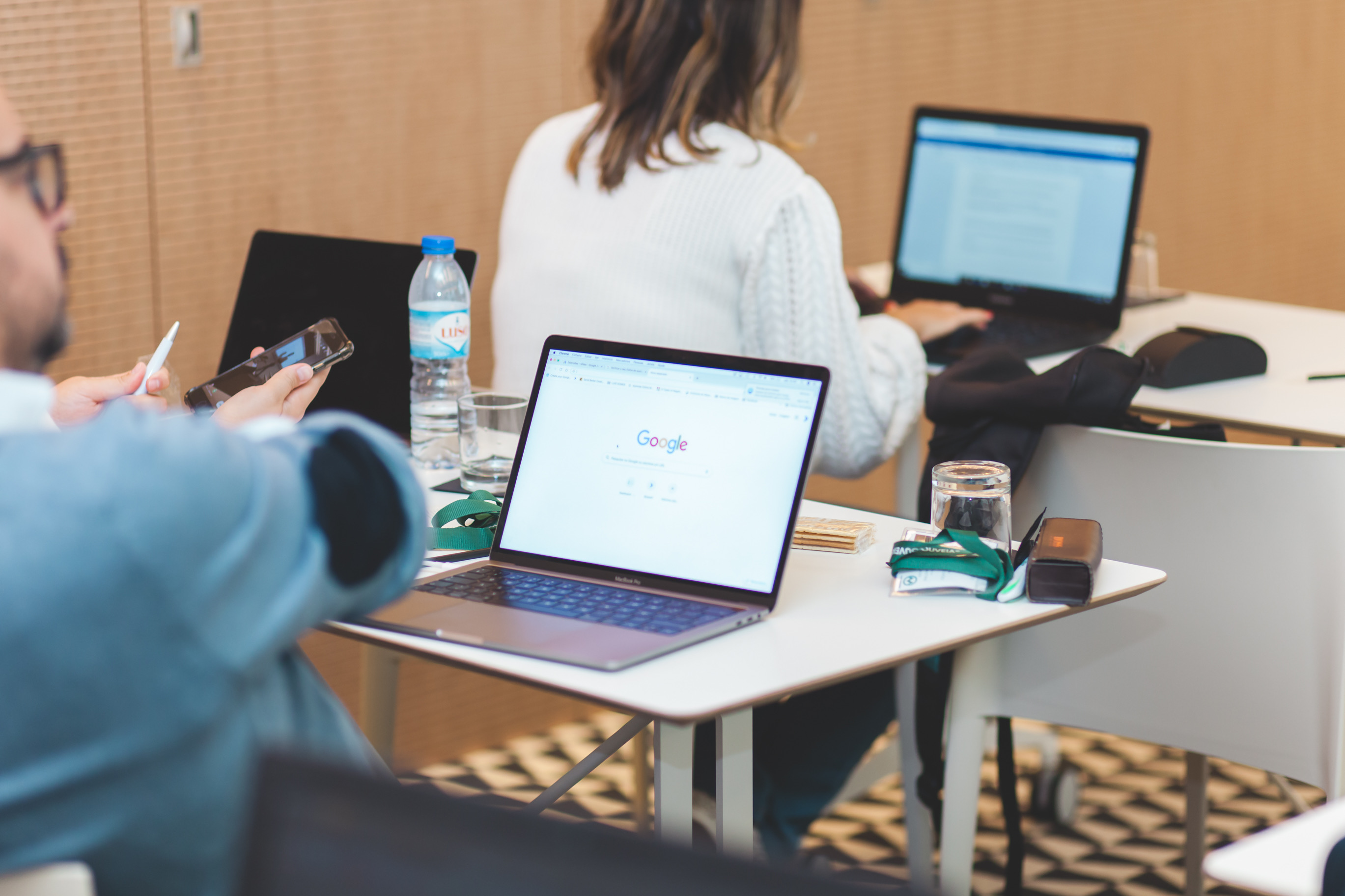 Formações de Marketing Digital com desconto e sem sair do sofá? Sim, é possível