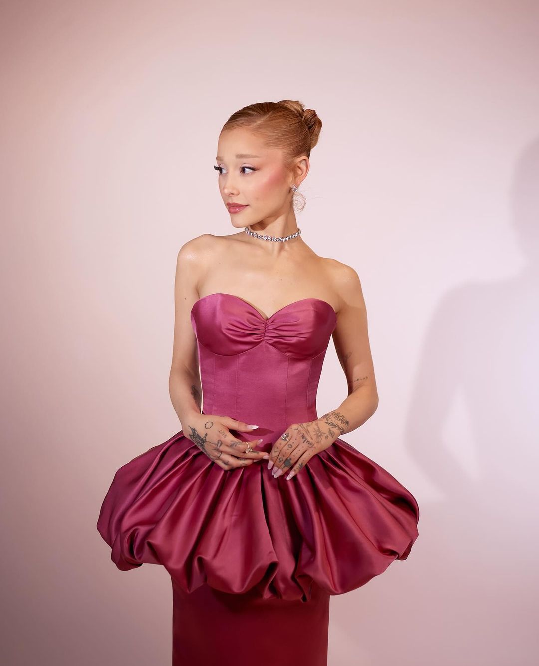 Magreza extrema de Ariana Grande preocupa os fãs. Veja 15 fotos da cantora atualmente