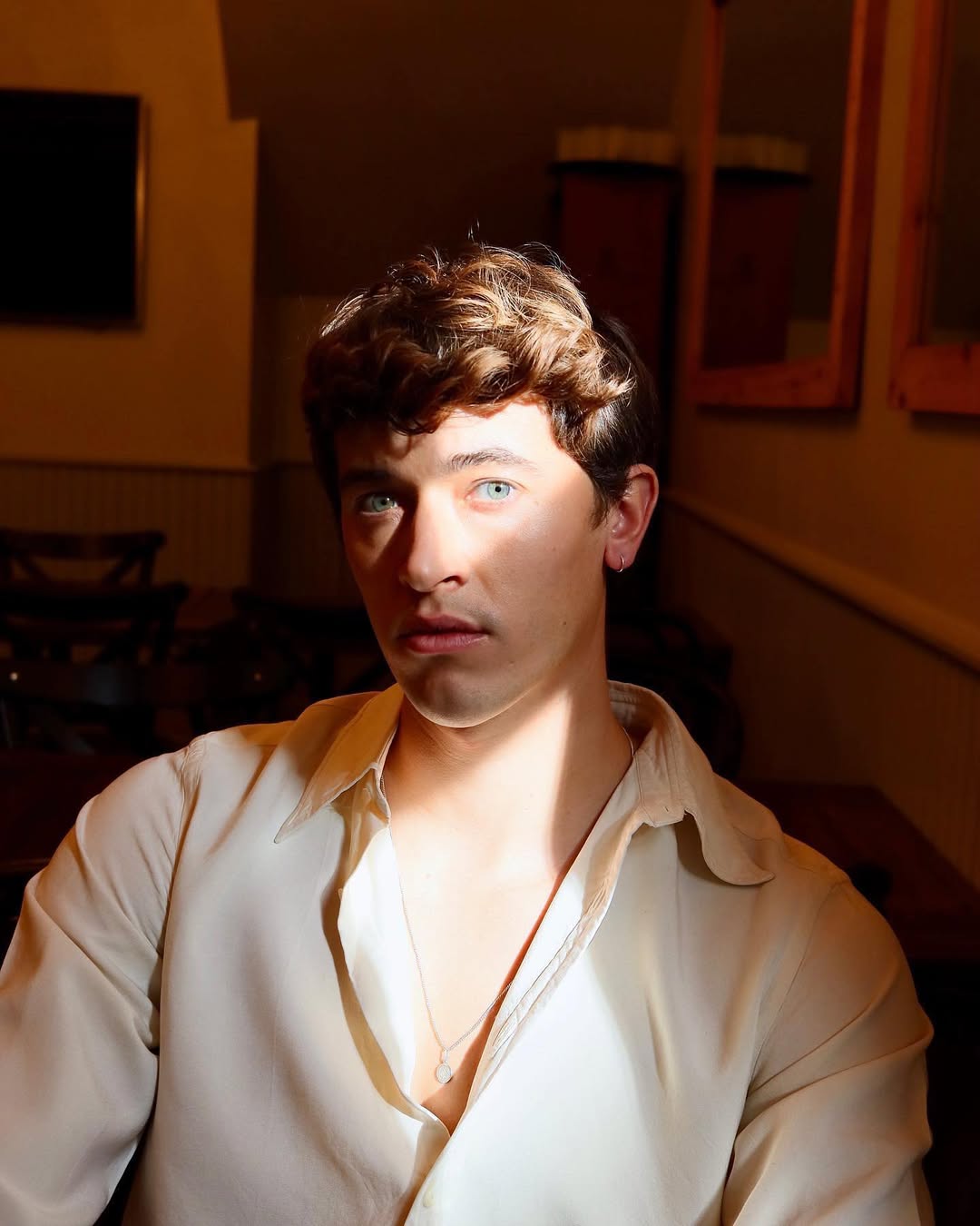 O TikTok está louco com o protagonista de “Pessoas que Conhecemos nas Férias”. 15 fotos deslumbrantes de Tom Blyth