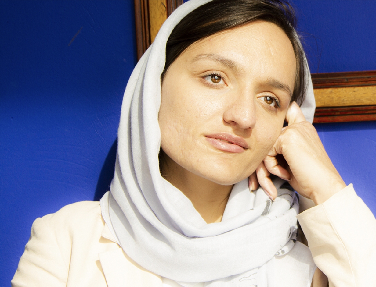 Zarifa Ghafari. “Mataram o meu pai para me travar. Enquanto for viva, não me calo”