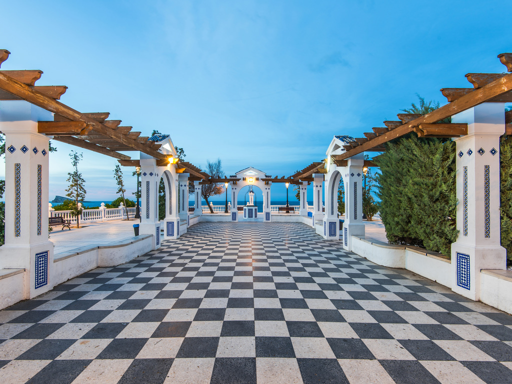 Eis a nova Benidorm, do novo hotel com a praia aos pés às peças de arte gigantes