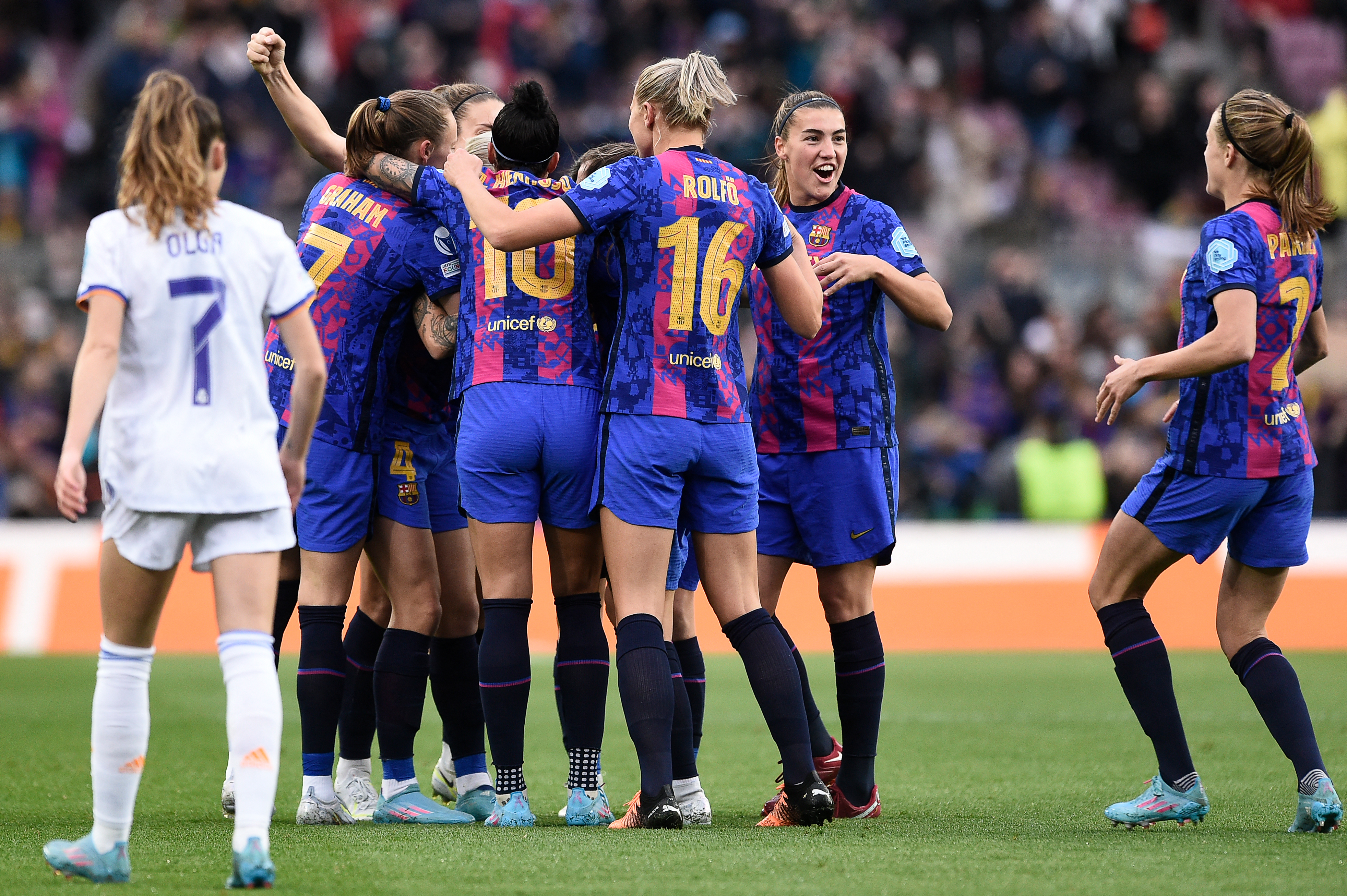 Futebol feminino bate recorde de público em jogo Barcelona x Real